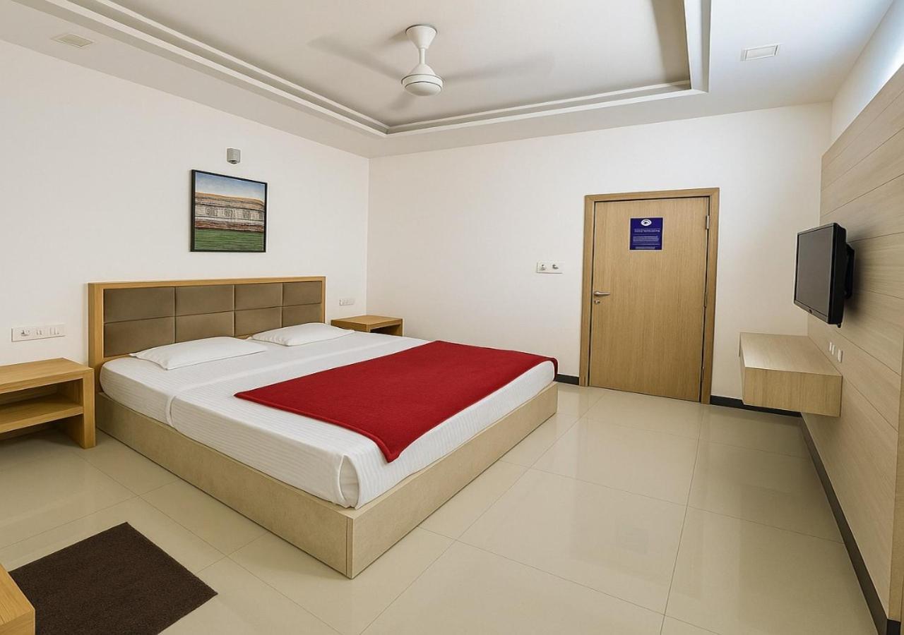 Stay Guru Usha Residency Bhuj Exterior photo